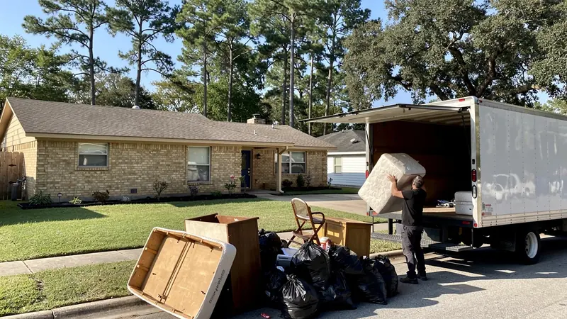 Curbside Junk Pickup in College Station, TX